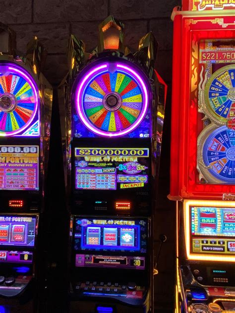 las vegas slot machine finder